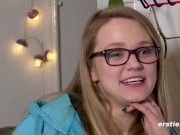 Holly aus Deutschland nimmt sich einen Vibrator zur Unterstützung 6/16