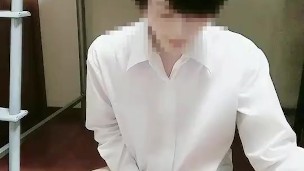 イケメン日本人のうんこ座りおしっこ！大股開きで大量放尿！025
