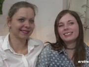 Süßes deutsches Mädel wird von Freundin schön gefingert 10/16