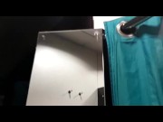 Public Blowjob in der Umkleide während Verkäuferin draussen Klamotten sortiert.. 12/16