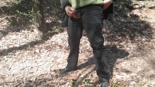 GG - Just me pissing in the wood