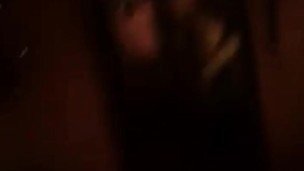 Chica le encanta hacer correr a los hombres a sentones