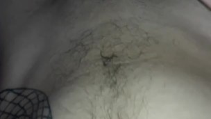 Acabo mientras me masturbo con el Piercing puesto.