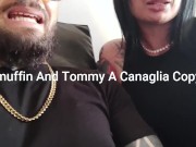 Ladymuffin And Tommy A Canaglia Svapano sul divano di pelle... 2/16