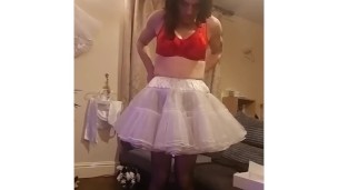 vestindo minha roupa de empregada maricas