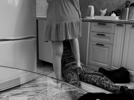 My horny stepmom fucked a locksmith and then woke up. LoL