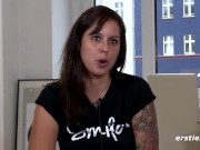 Kölnerin verwöhnt sich vaginal und anal 10/16