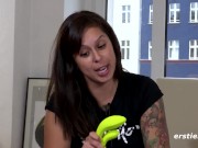 Kölnerin verwöhnt sich vaginal und anal 12/16