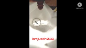 Peeing In the Public Toilet / Pag-ihi Ko Sa CR