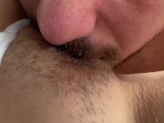 Mi mejor amigo me lame el coño en el coche de cerca al salir de la universidad 10/16