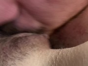 Mi mejor amigo me lame el coño en el coche de cerca al salir de la universidad 2/16