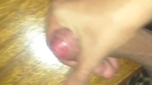 Eu gozei e minha porra espirrou sobre a mesa 💦🔥