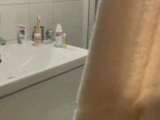 Mon jeune me surprend sous la douche puis m'arrose de son jus - Holiday 2 EP 2/6 2/16
