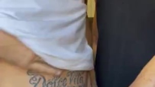 Mamando polla en la cocina 