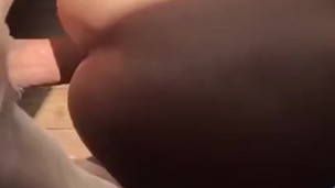 le rompo la conchita estilo perrito a una morena culona con mi gran verga