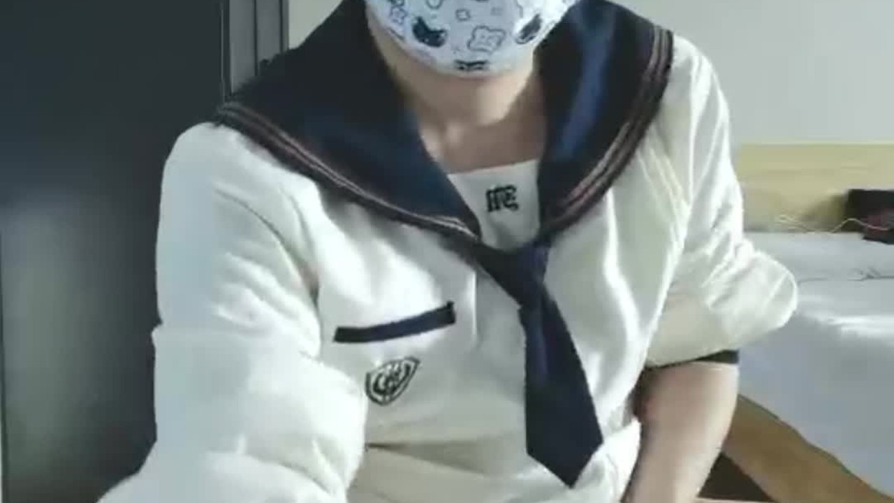 セーラー服の男はストッキングで自慰行為と射精 - RedTube
