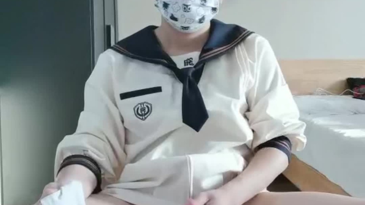 セーラー服の男はストッキングで自慰行為と射精 - RedTube