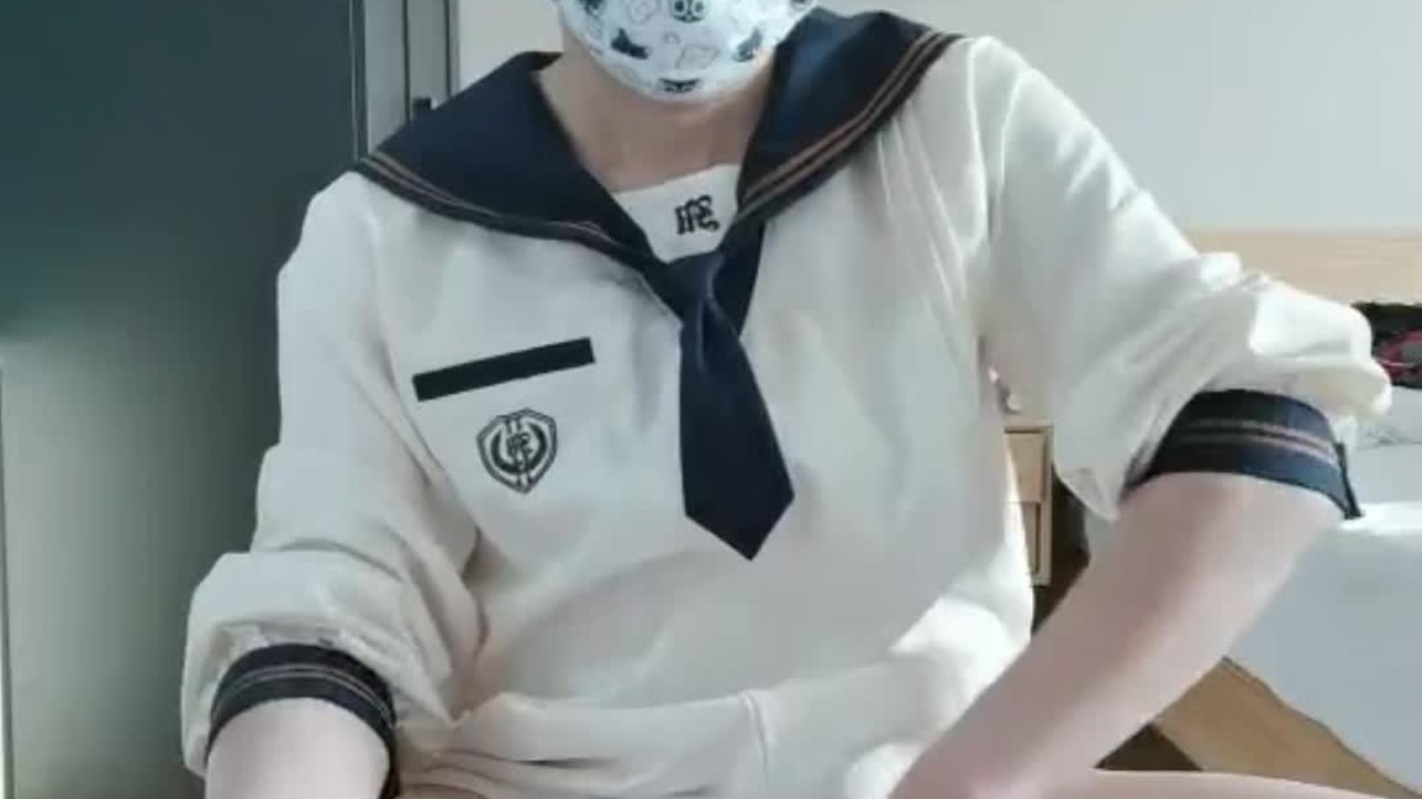 セーラー服の男はストッキングで自慰行為と射精 - RedTube
