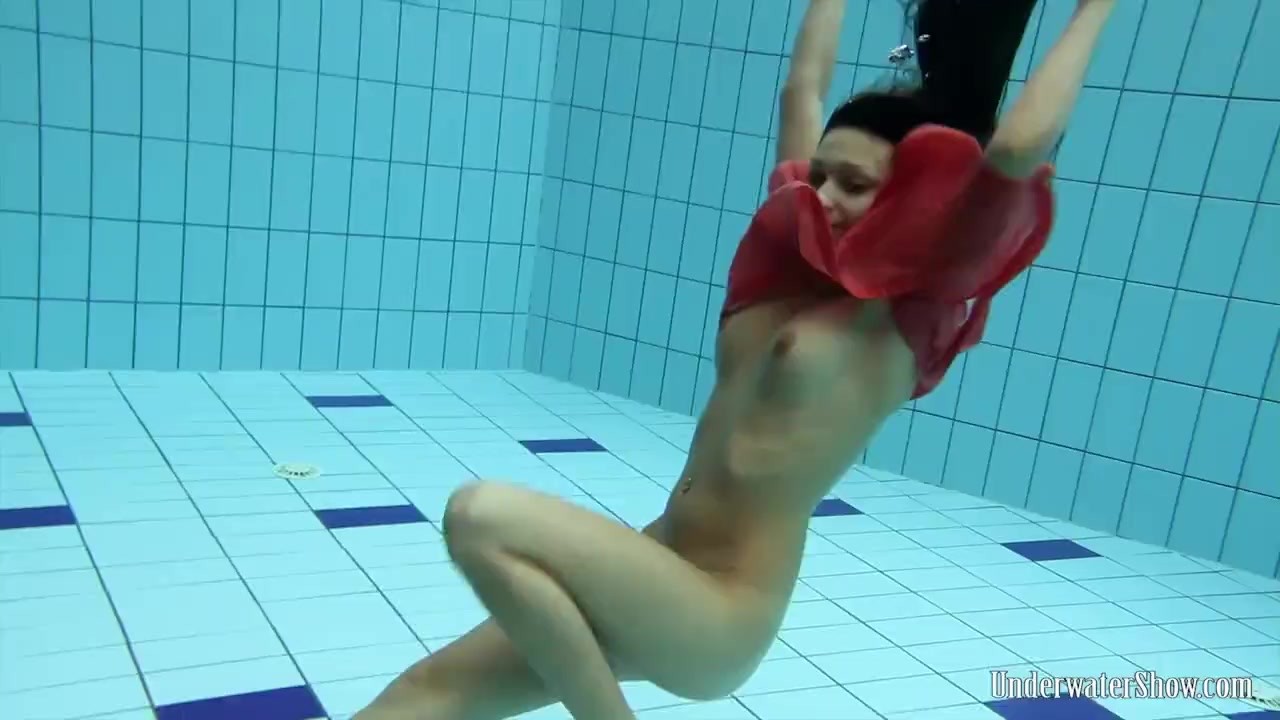 Cute novinhas na piscina Anna e Adriana - Vídeo de sexo grátis - RedTube