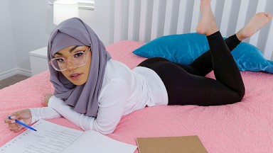 Hijab Hookup - Hot Muslim Teen With Hijab Twerks Her Huge Round Booty For Lucky Stud POV Style