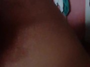 Pongo su coño en mi cara y la masturbo con su juguete preferido mientras me da unas mamadas
