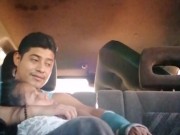 Morena tímida chupando y montando polla caliente por primera vez y en el auto 1/16