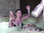 Idromassaggio e sushi con la moglie buttana 5/16