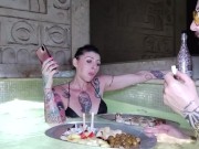 Idromassaggio e sushi con la moglie buttana 6/16