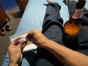 POLICIA es Fuertemente COGIDA por un EXTRAÑO 1/16