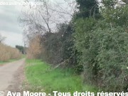 Deux libertines se font suivre par un fan et lui propose un plan sex en extérieur - PORN RÉALITÉ 8/16