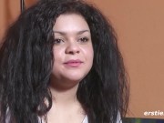 Leidenschaftliche Deutsch-Brasilianerin befriedigt sich vor Kamera 7/16