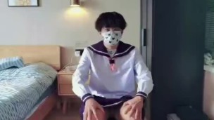 制服を着たかわいい男の子がオナニーして中出し