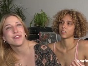 Blondine aus Süddeutschland lässt sich schön die Muschi von Freundin verwöhnen 6/16