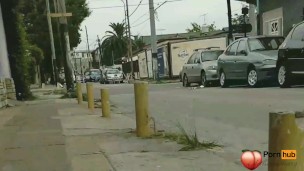 exhibiendo el coño por la ciudad y de compras en libreria