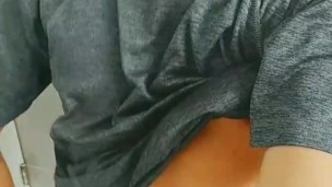 Chico caliente se masturba con filtros de Instagram