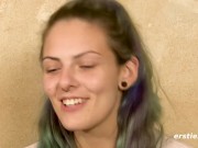 Junge Düsseldorferin bringt sich mit Toys zum Orgasmus 4/16