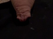 Masturbation dans le string noir