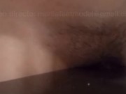 Mujer se COGE UN MUEBLE bien rico con gemidito y todo