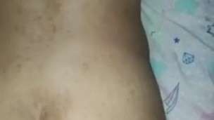 Me corro rico en la espalda de mi amiga