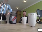 VIP4K. Perverser Bankangestellter lockt versautes Luder zu einem Abenteuer 4/16