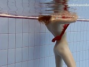 Underwatershow babes swim freely and naked underwater 6/16