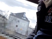 Megakrank! Süßes Mädchen bläst mitten im Zug einen Schwanz 7/16