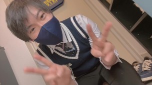 高校生コスの男の子が玄関でオナニー自撮り！！精子が飛んでくほど大量射精してしまう♡　個人撮影　オナニー　マスターベーション　ノンケ　ゲイ　ホモ　バイ　手コキ　拘束手コキ　コスプレ