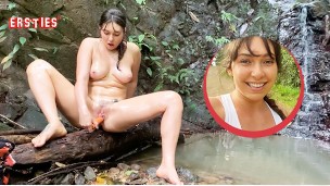 Erinはバナナでセクシーな楽しみを持っています