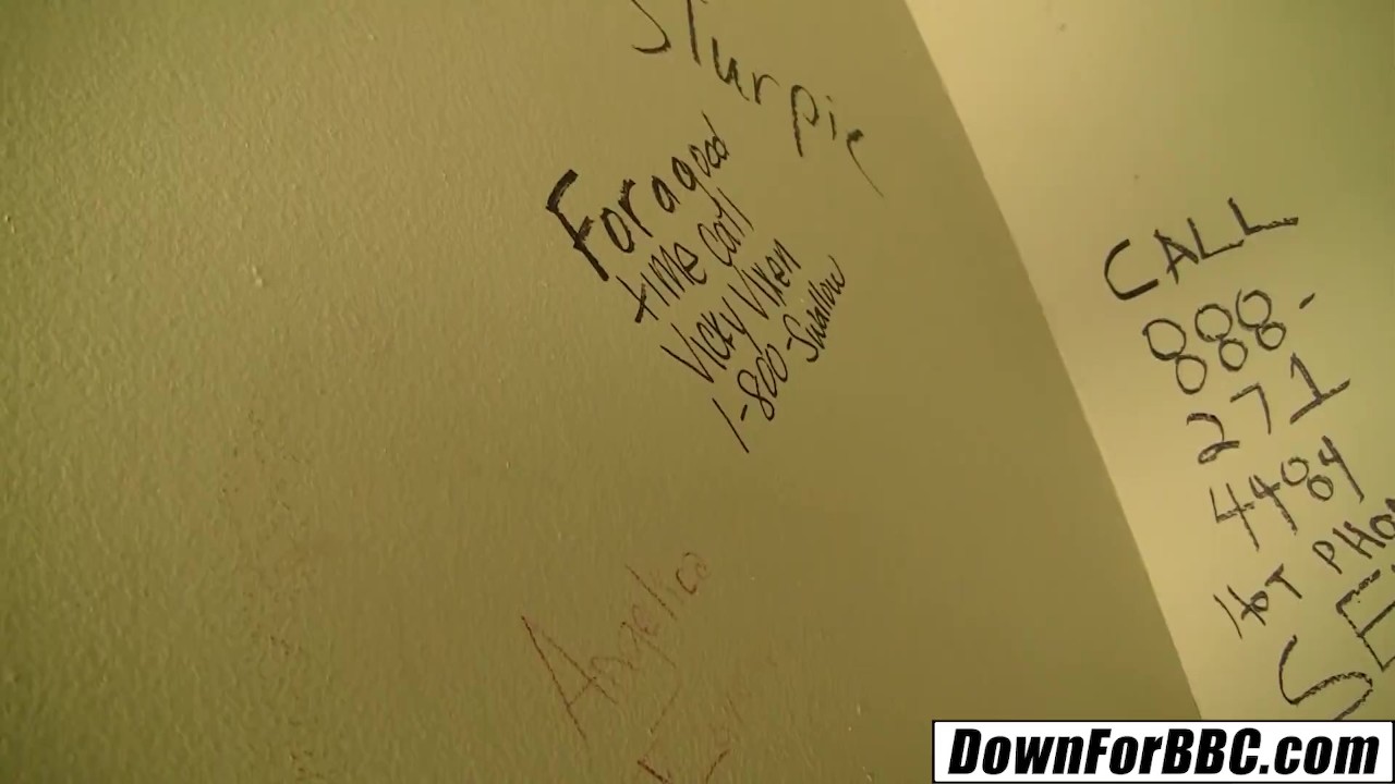 DOWN FOR BBC - Vicky Vixen Public Restroom Gloryhole BJ - Darmowe seks wideo - RedTube