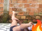 Garota fazendo exercícios 2/16