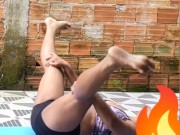 Garota fazendo exercícios 7/16