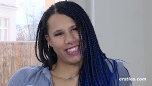 Schweizerin zeigt uns ihr Lieblings-Toy und was es kann