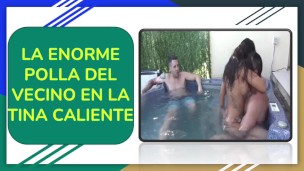 LA ENORME POLLA DEL VECINO EN LA TINA CALIENTE-ESPAÑOL-AUDIO EROTICO