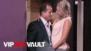 VIP SEX VAULT – Squirting Blonde Barra Brass Fucks Real Estate Agent